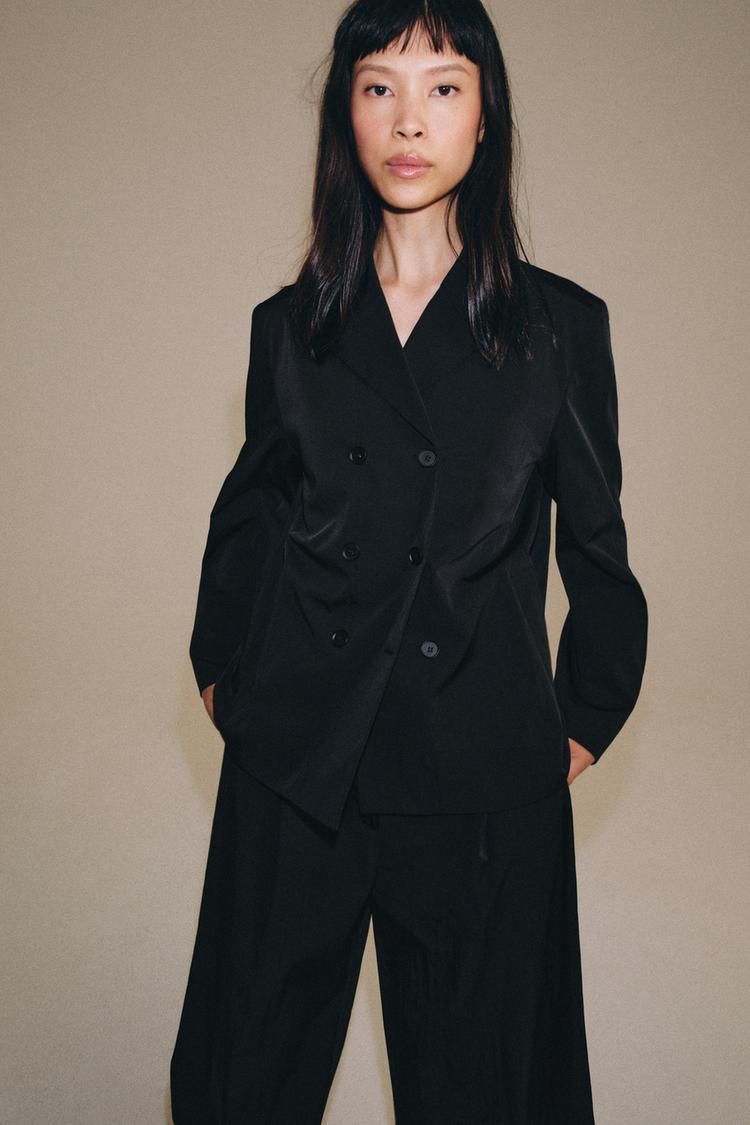 Blazer cruzado de la colección ZW 7