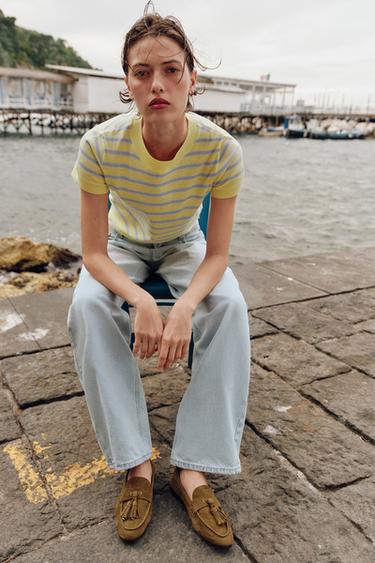 MOCASSINS EN CROÛTE DE CUIR À POMPONS - Marron de Zara - Image 0