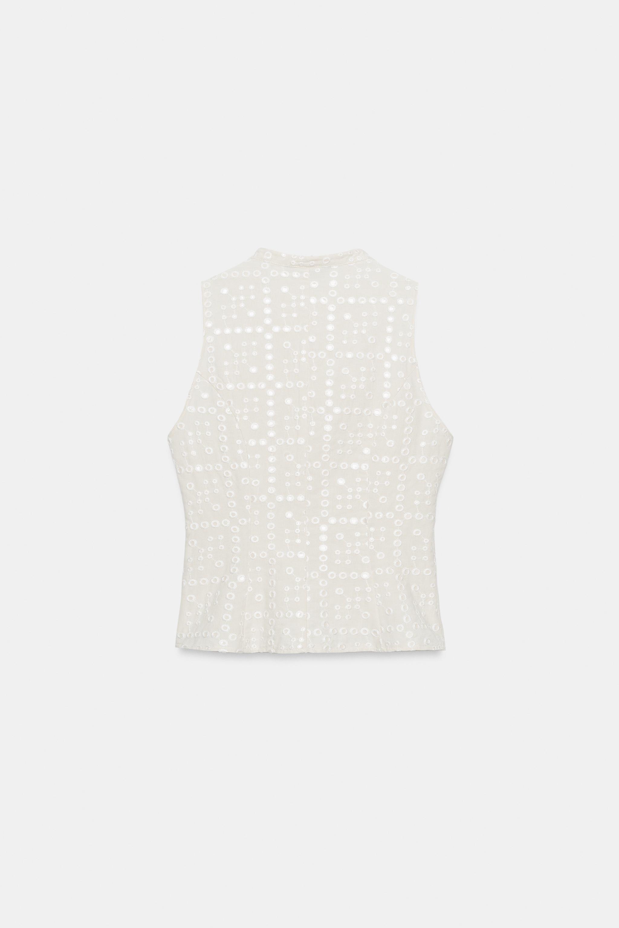 Женские рубашки Zara EMBROIDERED EYELET TOP WITH FROG FASTENING — фото 6