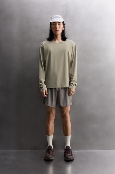 TECHNICAL LONG SLEEVE RUNNING T-SHIRT WITH GRAPHIC - Light grey by Zara