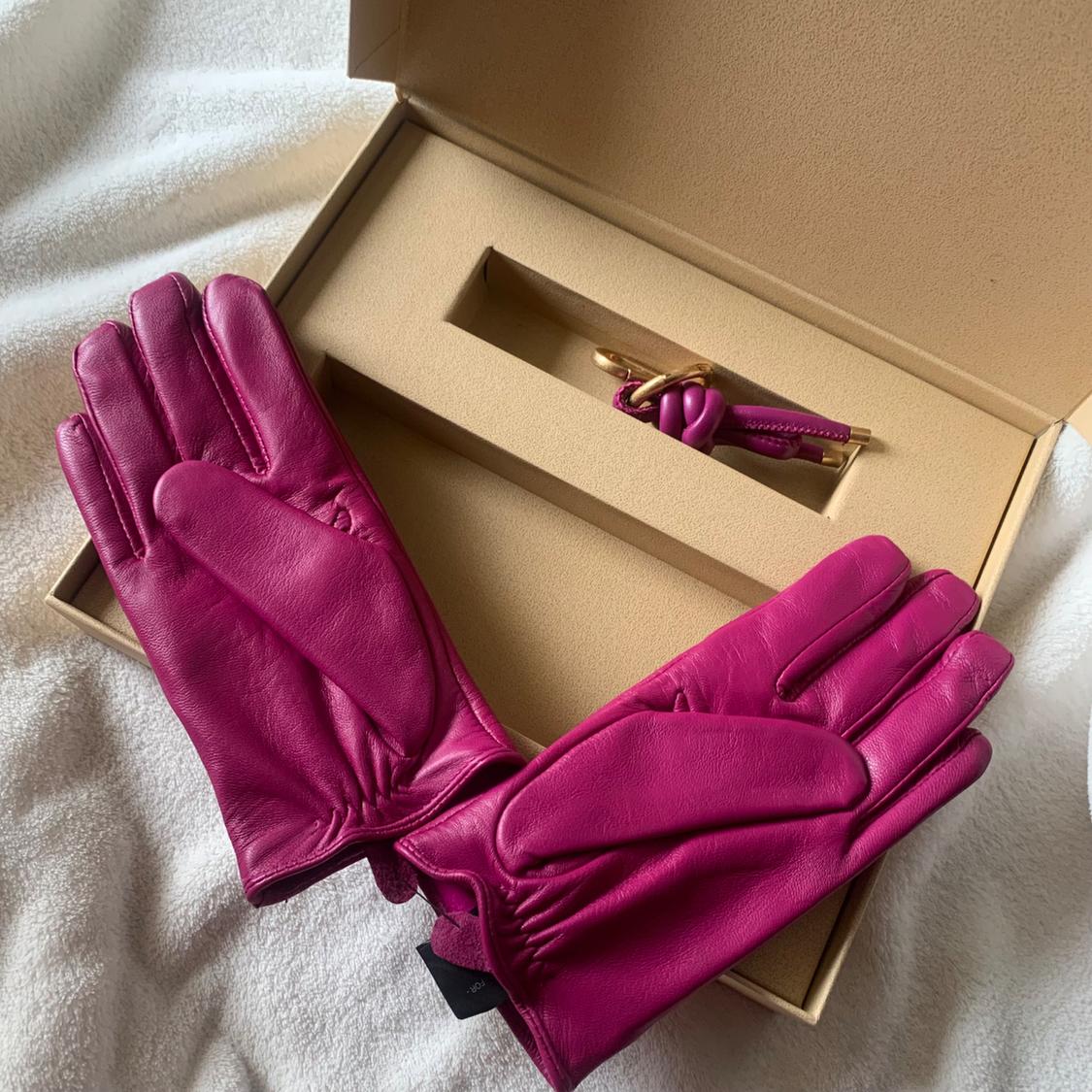 LEATHER GLOVES AND KEY RING SET - SPECIAL EDITION - Image 2