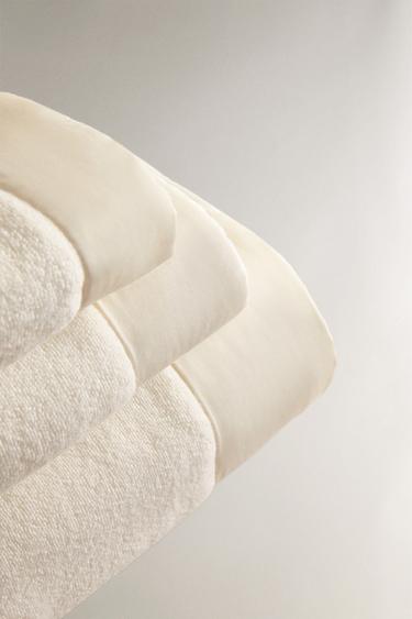 BATH TOWEL WITH FABRIC STRIPE - Oyster-white by Zara - Image 1