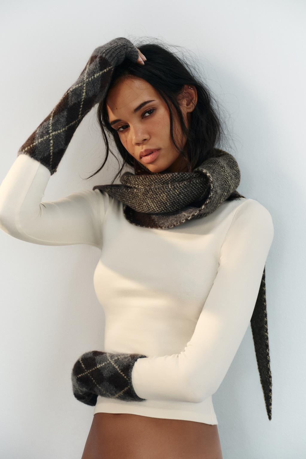 ARGYLE KNIT BANDANA SCARF