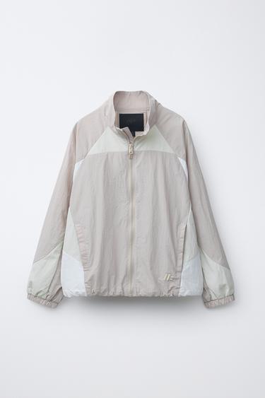 カラーブロックロゴ刺繍レインコートベージュZaraのカラーブロックロゴ刺繍レインコート - ベージュ 