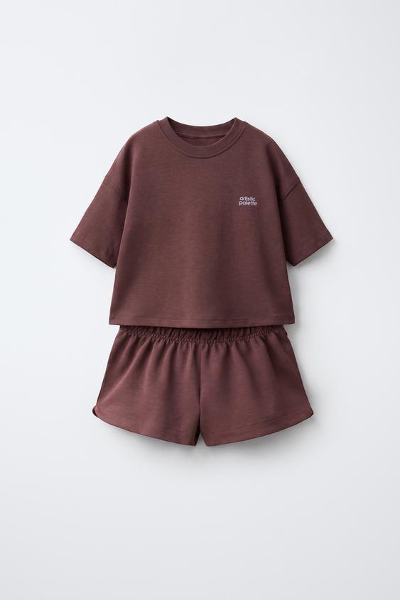 КОМПЛЕКТ ИЗ ФУТБОЛКИ И ШОРТОВ ИЗ ИНТЕРЛОКА — ВИННЫЙ от Zara — изображение 0