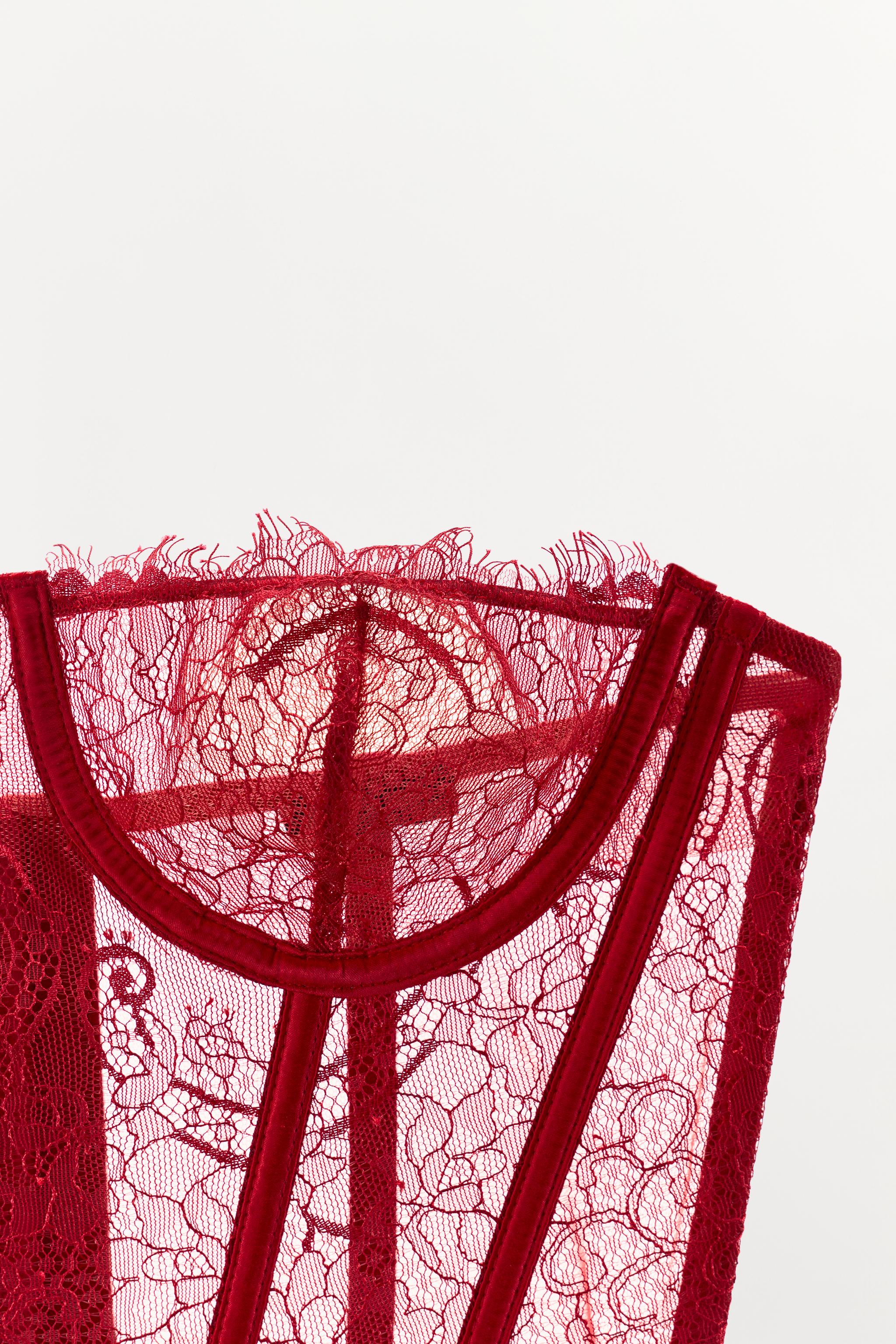 CORSET À ARMATURES EN DENTELLE