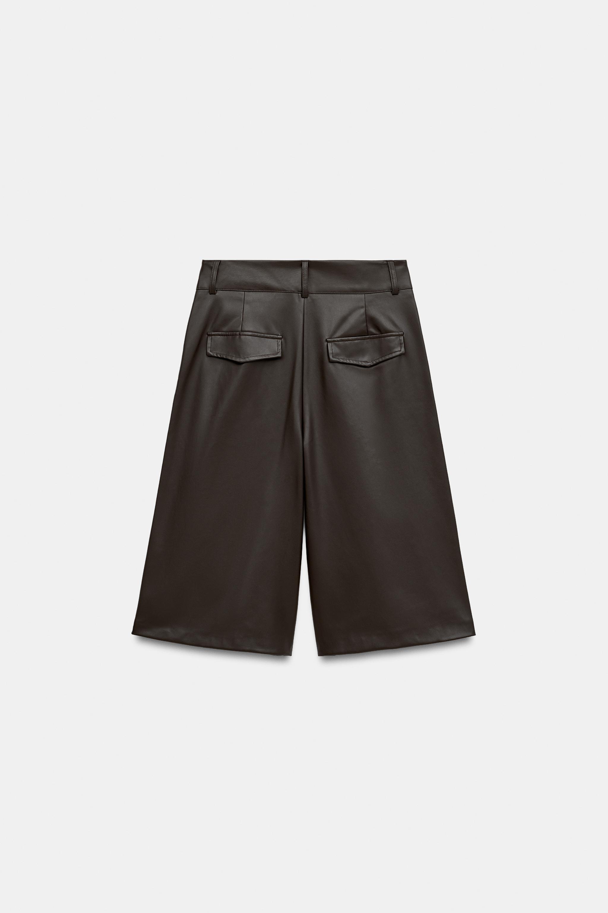 SHORT LONG À PLIS EN MATIÈRE SYNTHÉTIQUE