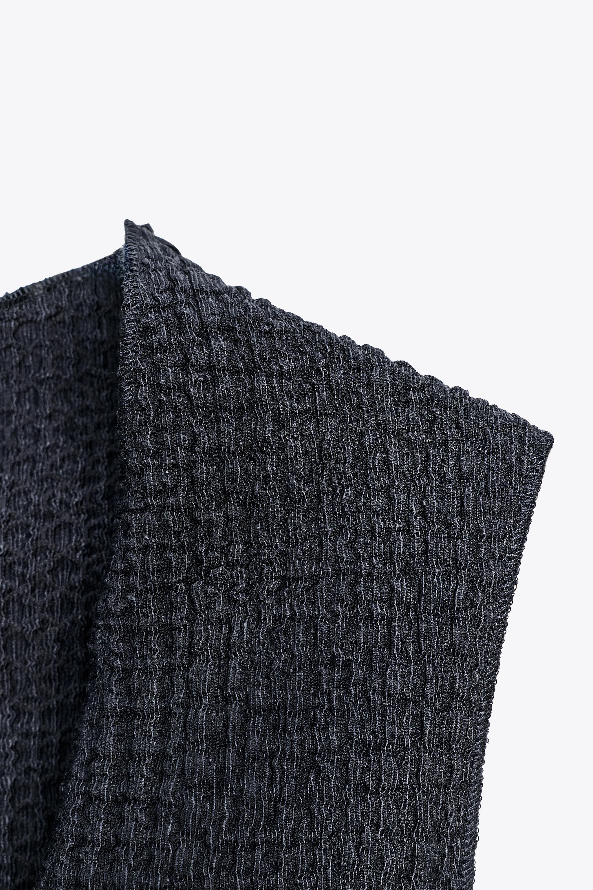 TEXTURED TOP