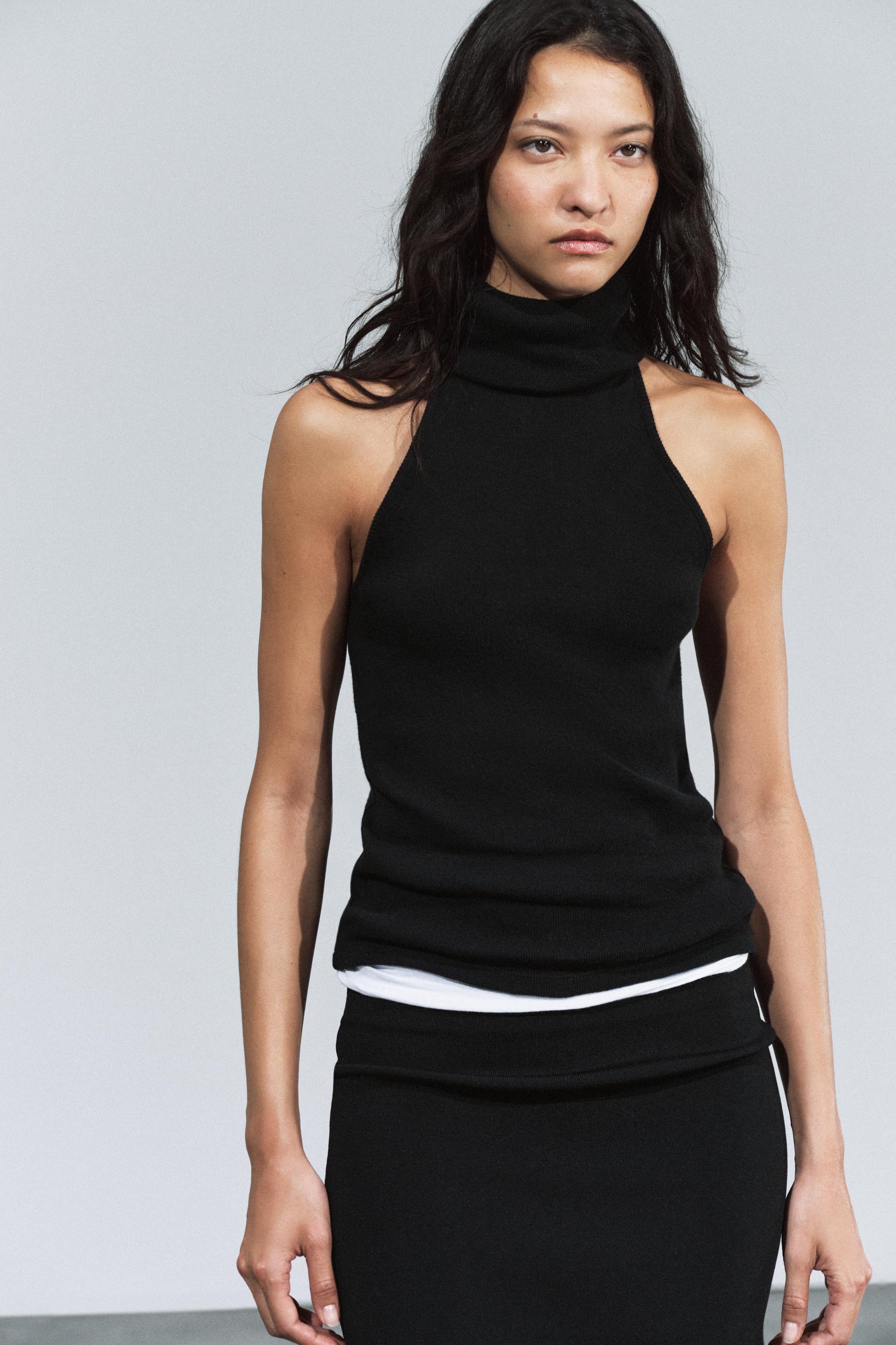 HIGH NECK TOP