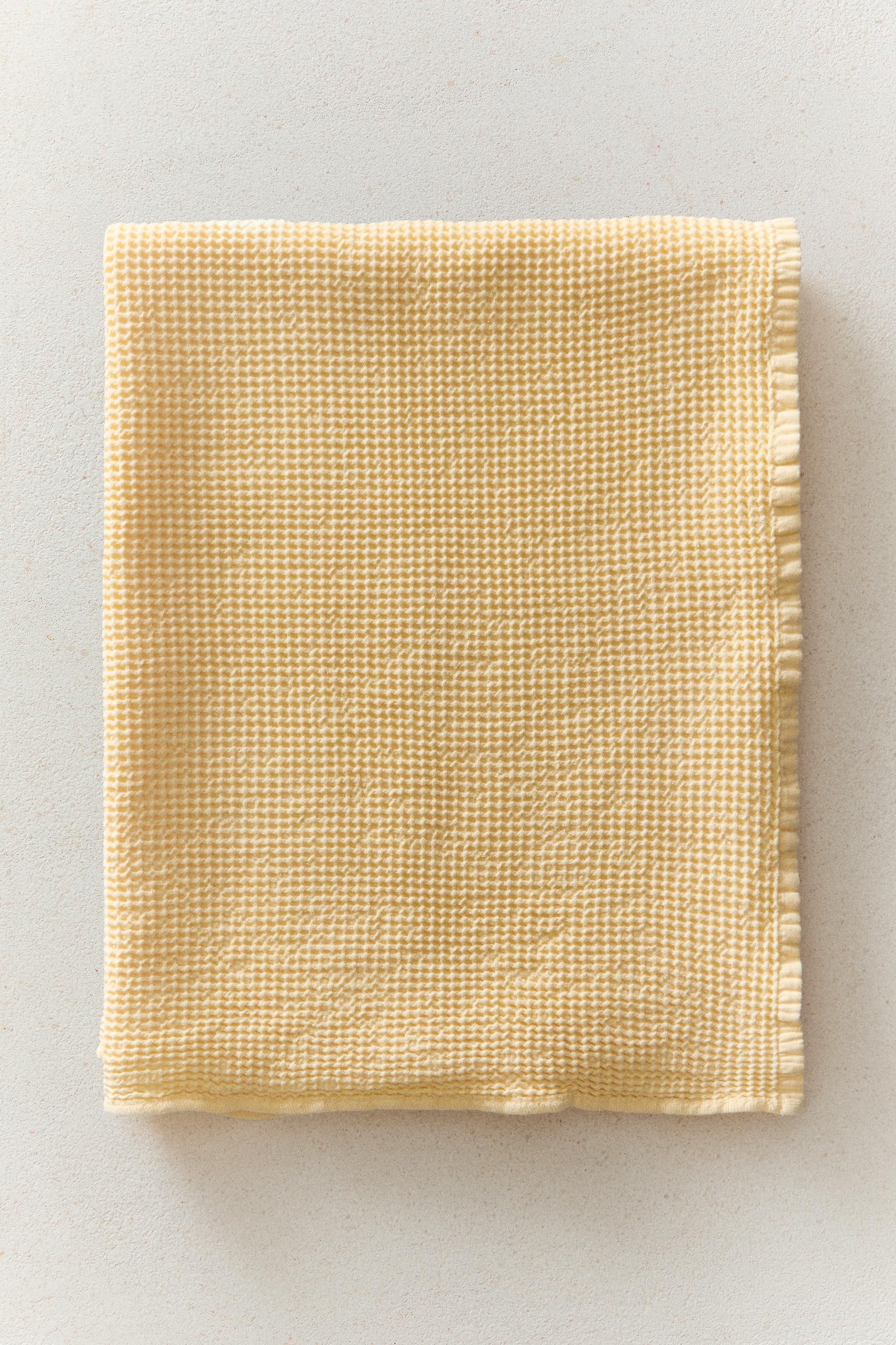 WAFFLE-KNIT TEXTURED BATH TOWEL — Yellow