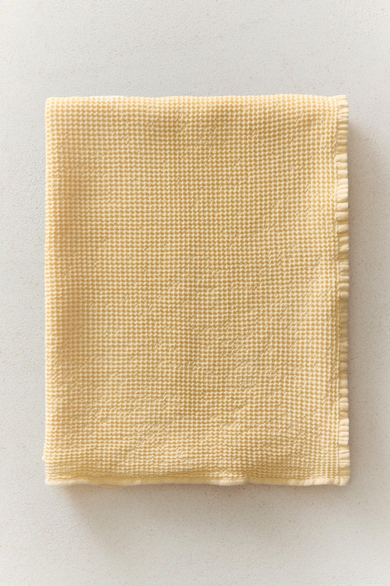 WAFFLE-KNIT TEXTURED BATH TOWEL — Yellow