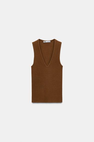 CAMISETA ESCOTE PICO - Tostado de Zara