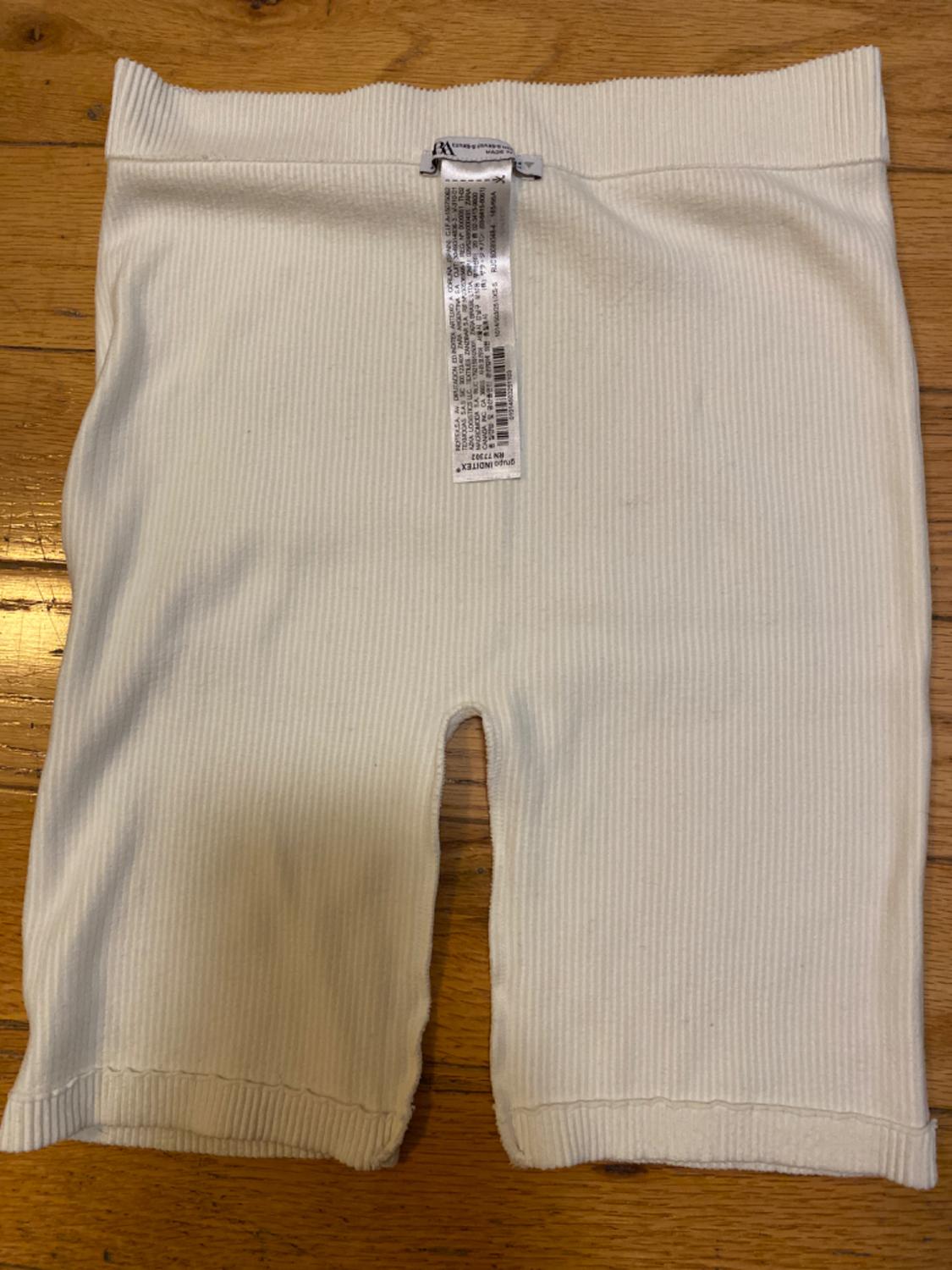 SEAMLESS BIKE SHORTS - Image 3