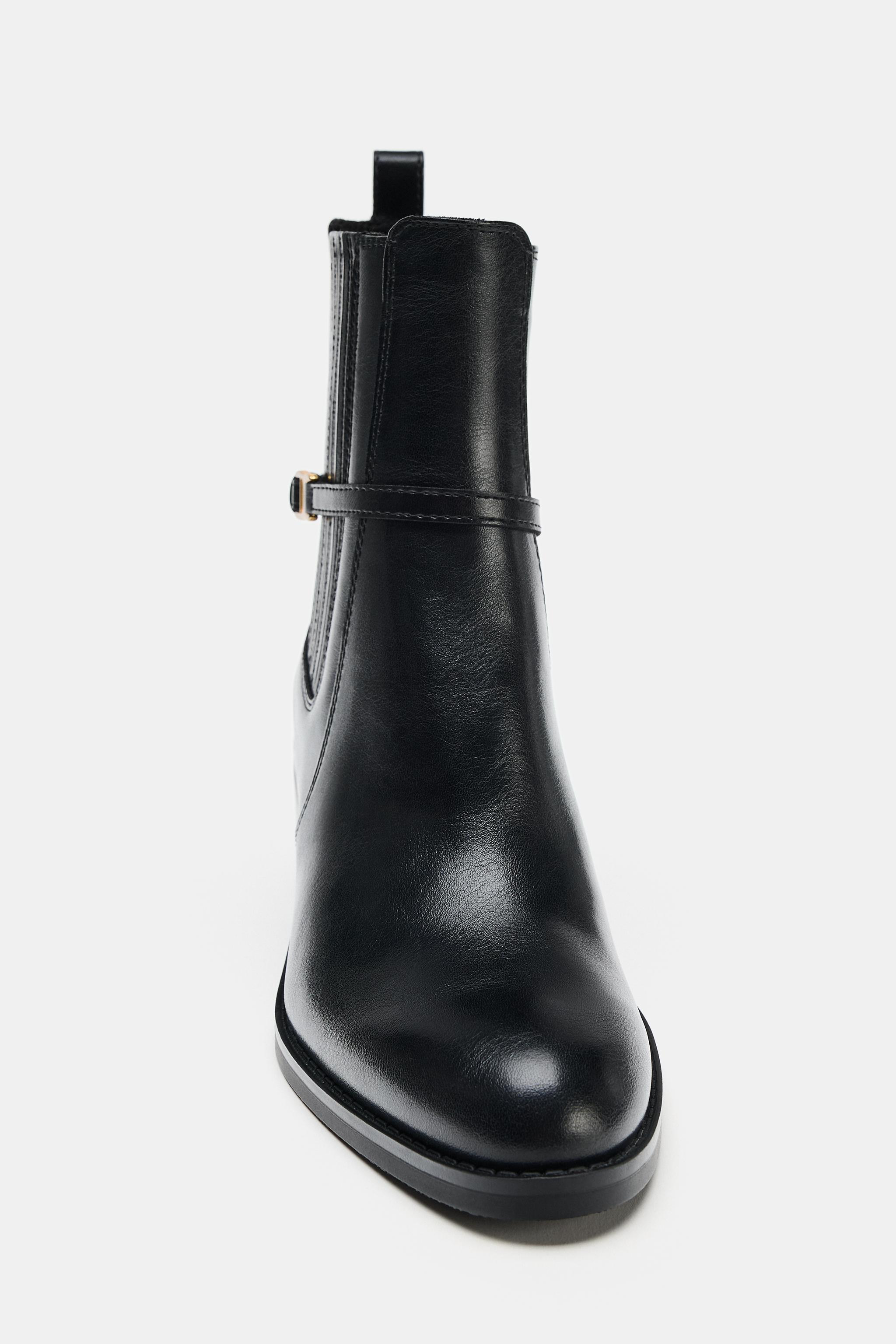 BOTTINES À TALONS AVEC DÉCOR