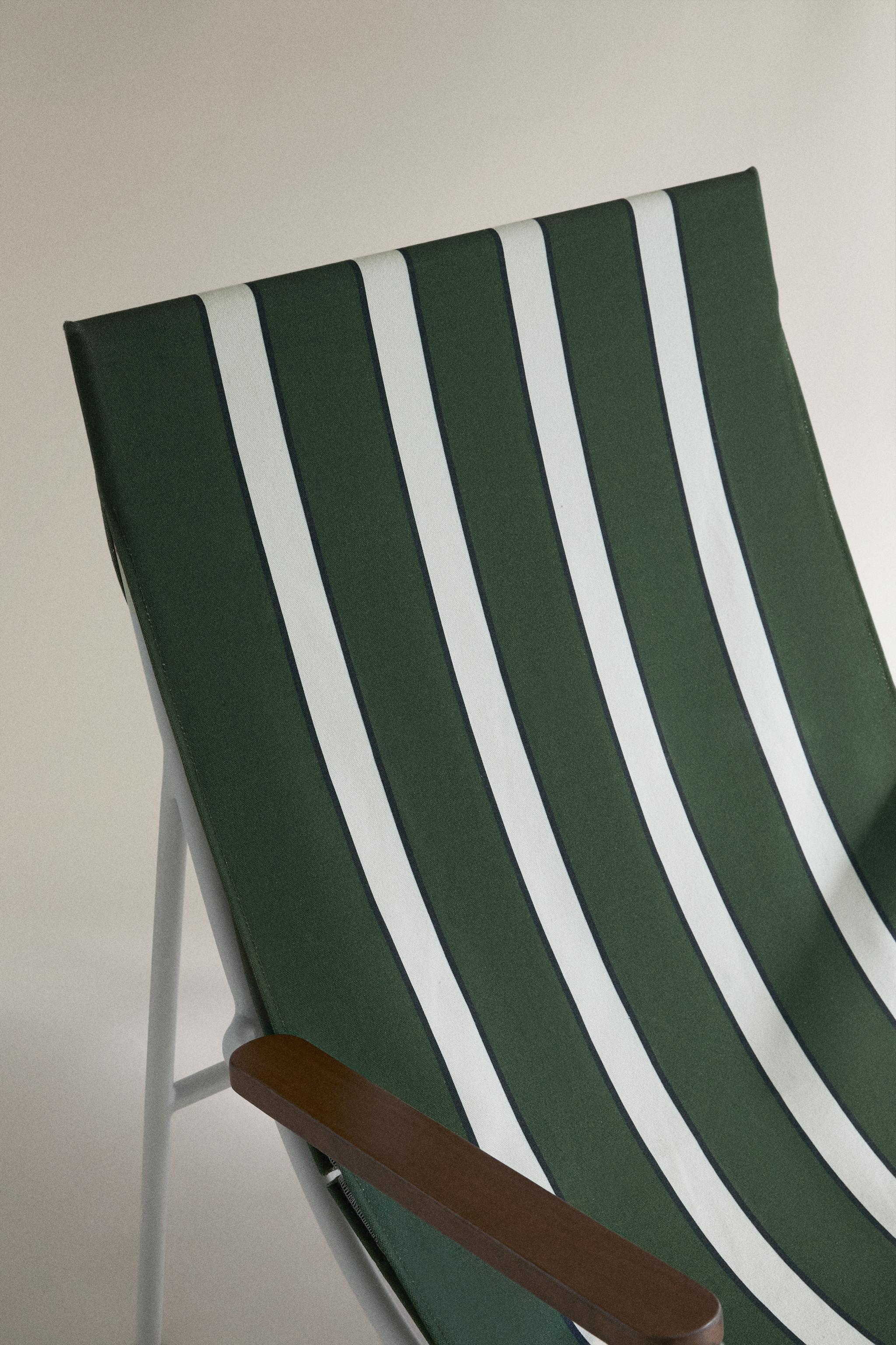 COLORED METAL STRUCTURE CHAIR — Green / Ecru
