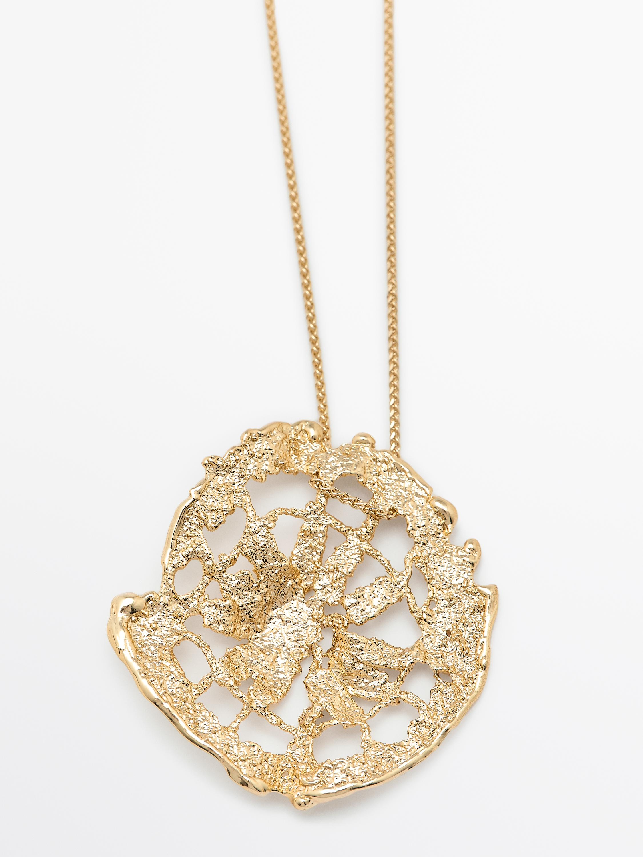 Necklace with lace piece pendant