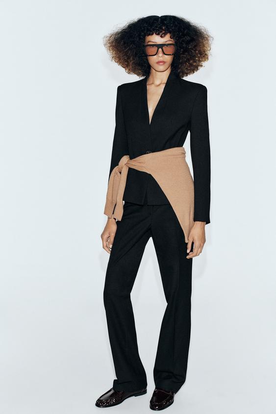 ПРИТАЛЕННЫЙ БЛЕЙЗЕР С ПОДПЛЕЧНИКАМИ — ЧЕРНЫЙ от Zara — изображение 0
