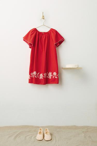 فستان مزهر مطرز ومتباين اللون - أحمر / أبيض الخاص بـ Zara