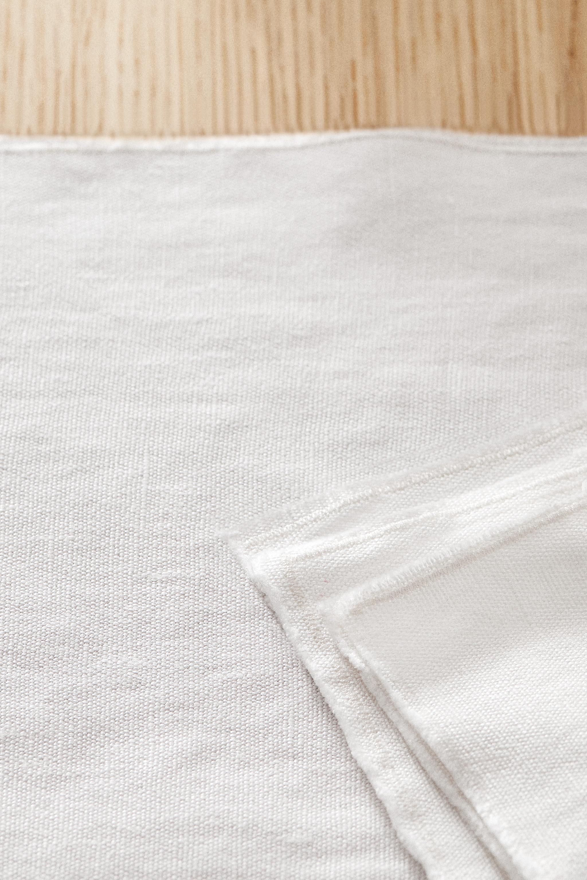 WASHED LINEN PLACEMAT