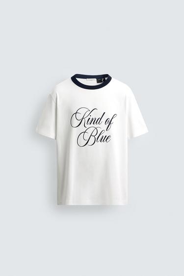 تيشرت بطبعة ©MILES DAVIS - أبيض الخاص بـ Zara