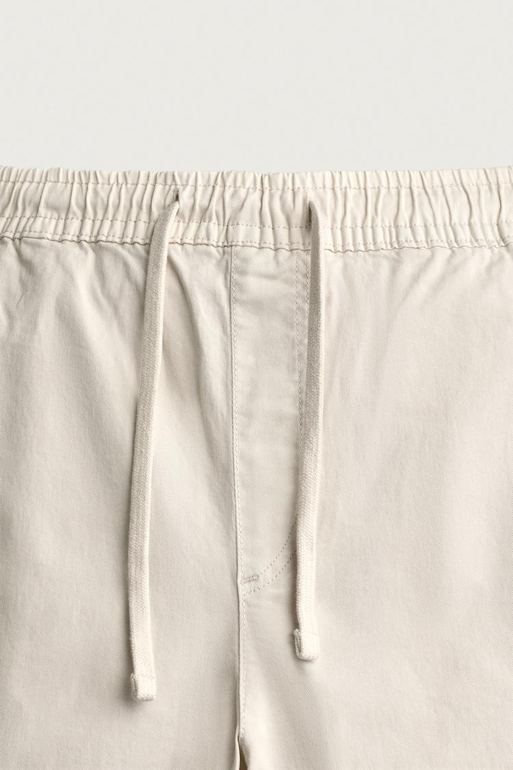 Pantalón cargo de corte ajustado 8