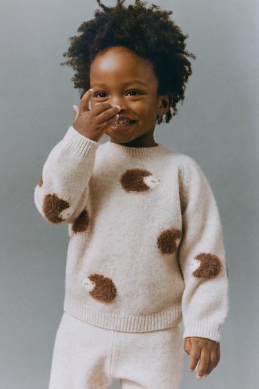 СВИТЕР С УЗОРОМ «ЕЖИКИ» — СВЕТЛО-БЕЖЕВЫЙ от Zara