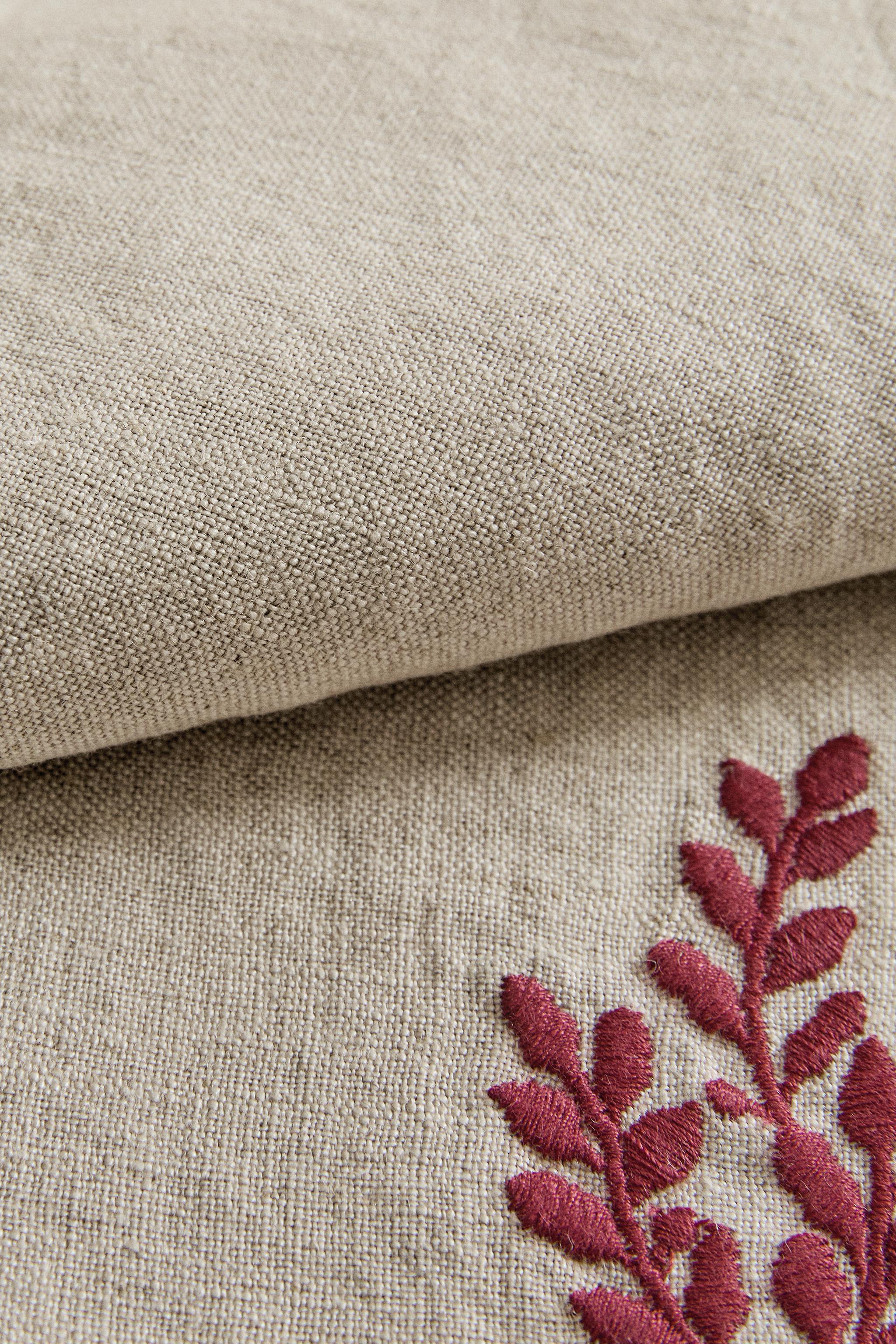 LINEN CHRISTMAS EMBROIDERED NAPKINS (SET OF 2)