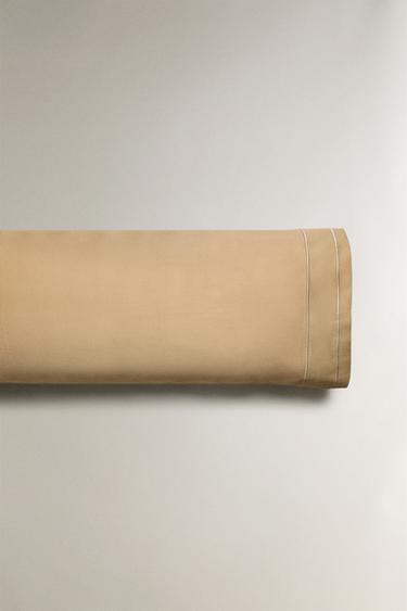 TAIE D’OREILLER SATIN DOUBLE FESTON - Beige de Zara - Image 4
