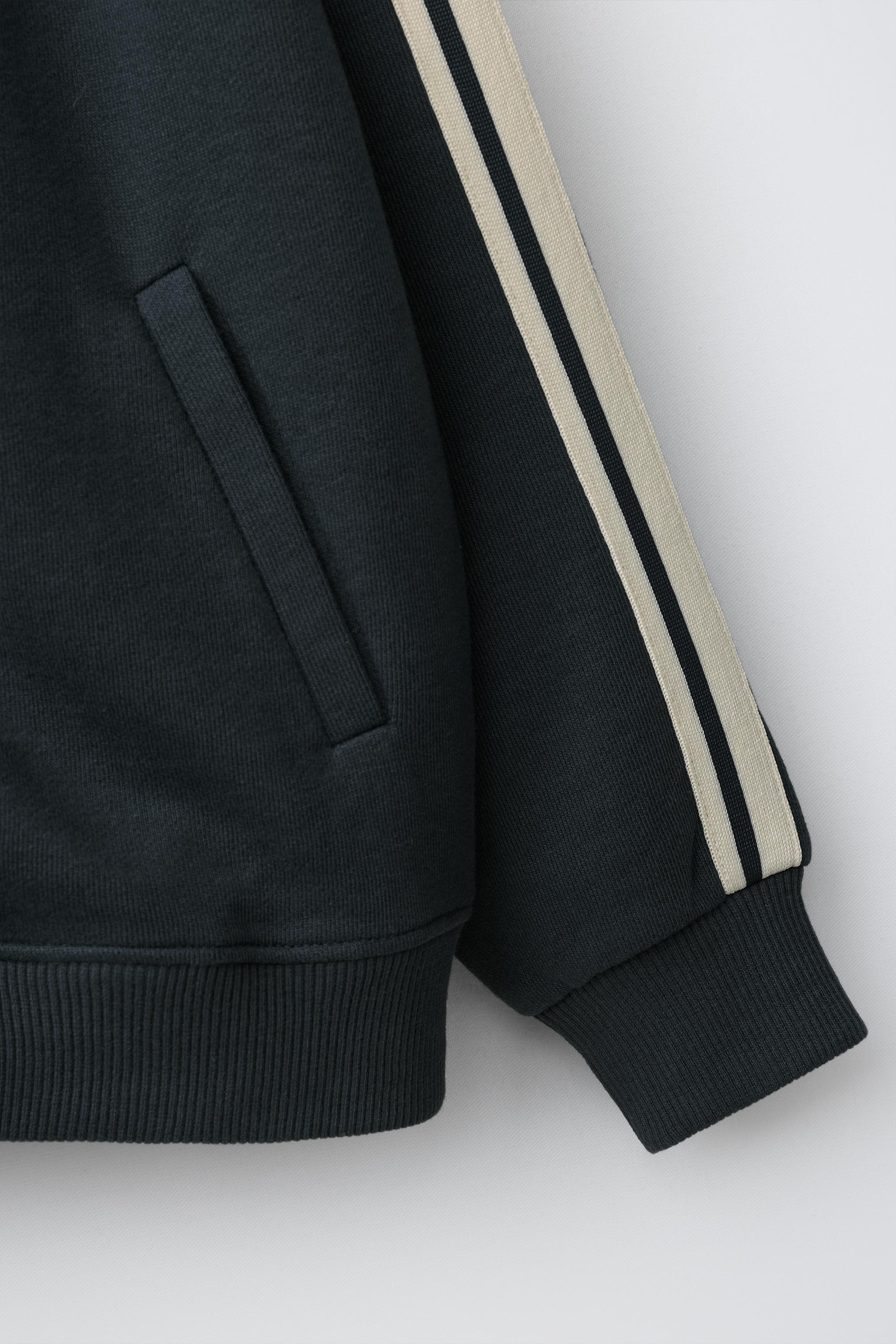 ENSEMBLE SWEAT ZIPPÉ ET PANTALON WIDE LEG À BANDES CONTRASTÉES