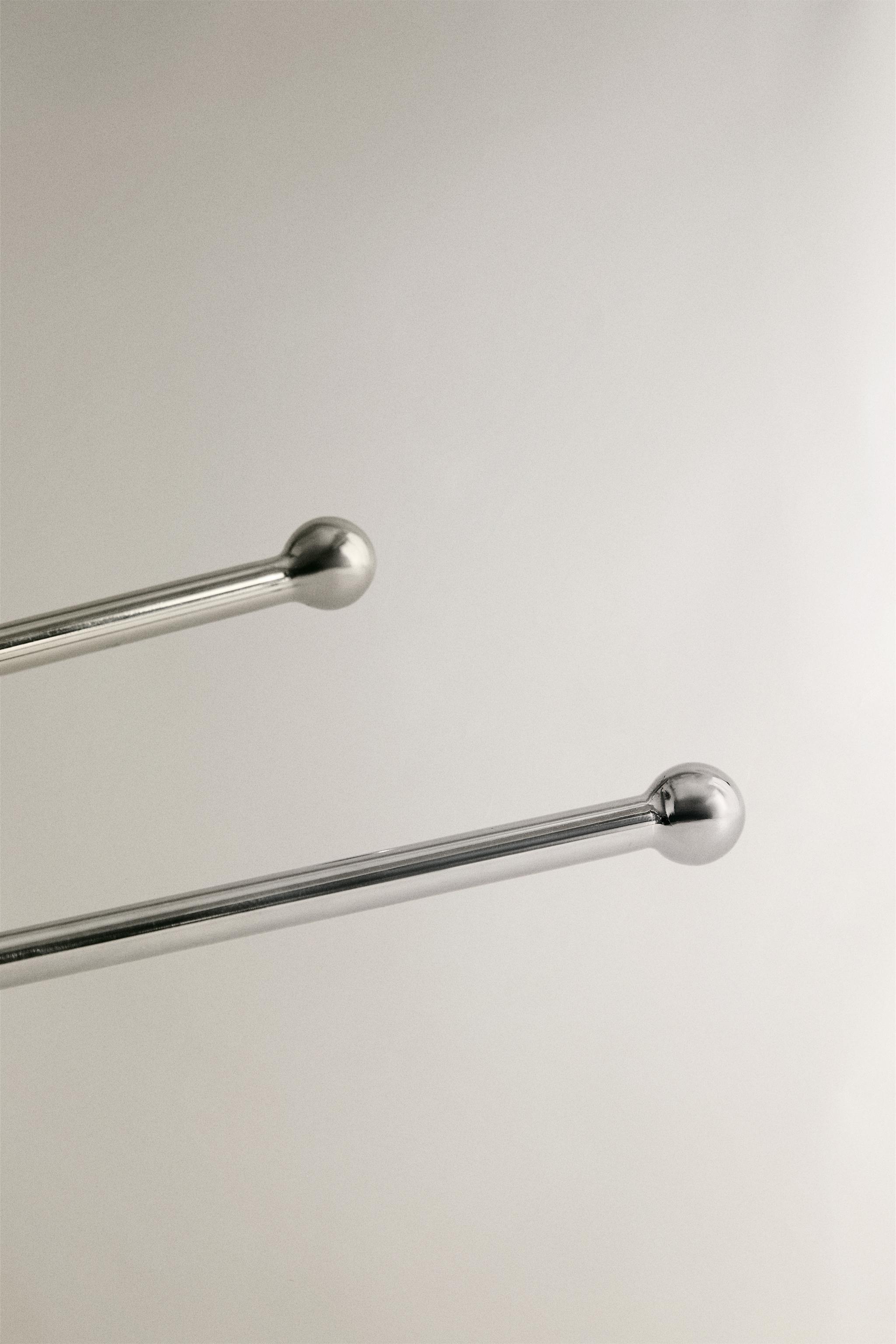 SHINY METAL WALL TOWEL RACK