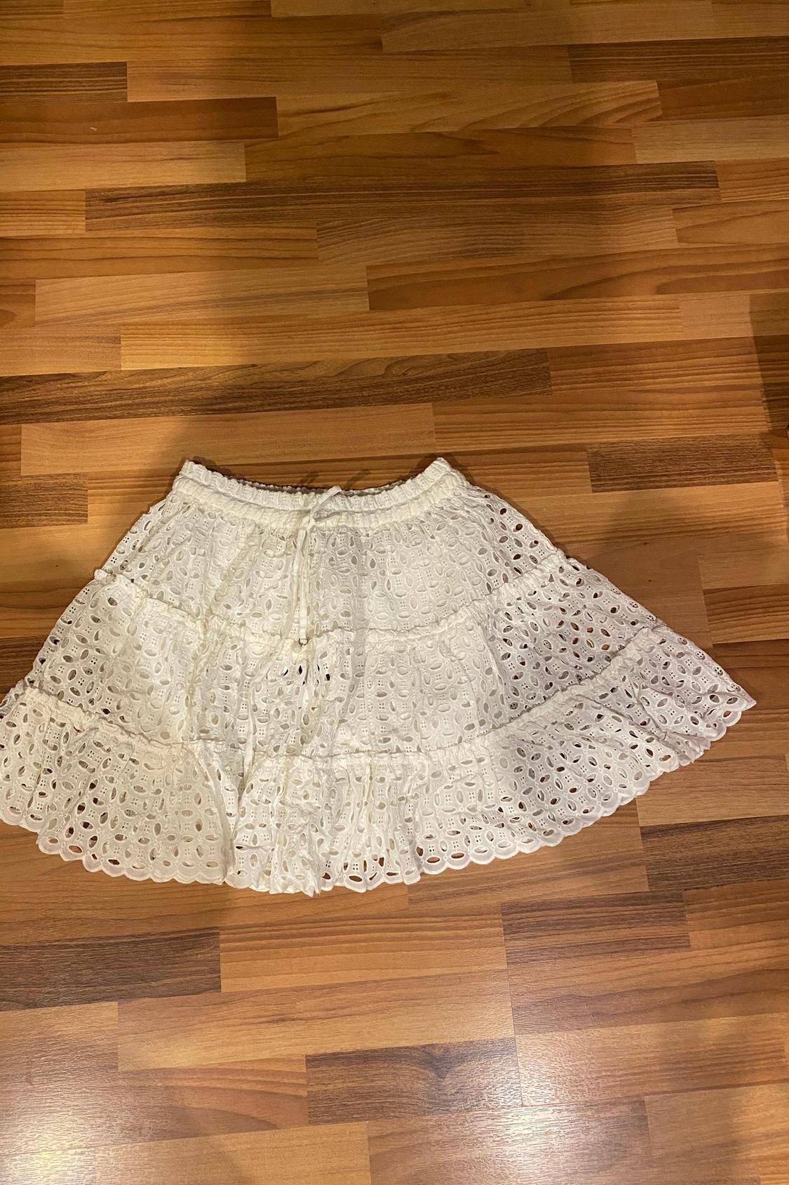 SHORT FRILLED SKIRT