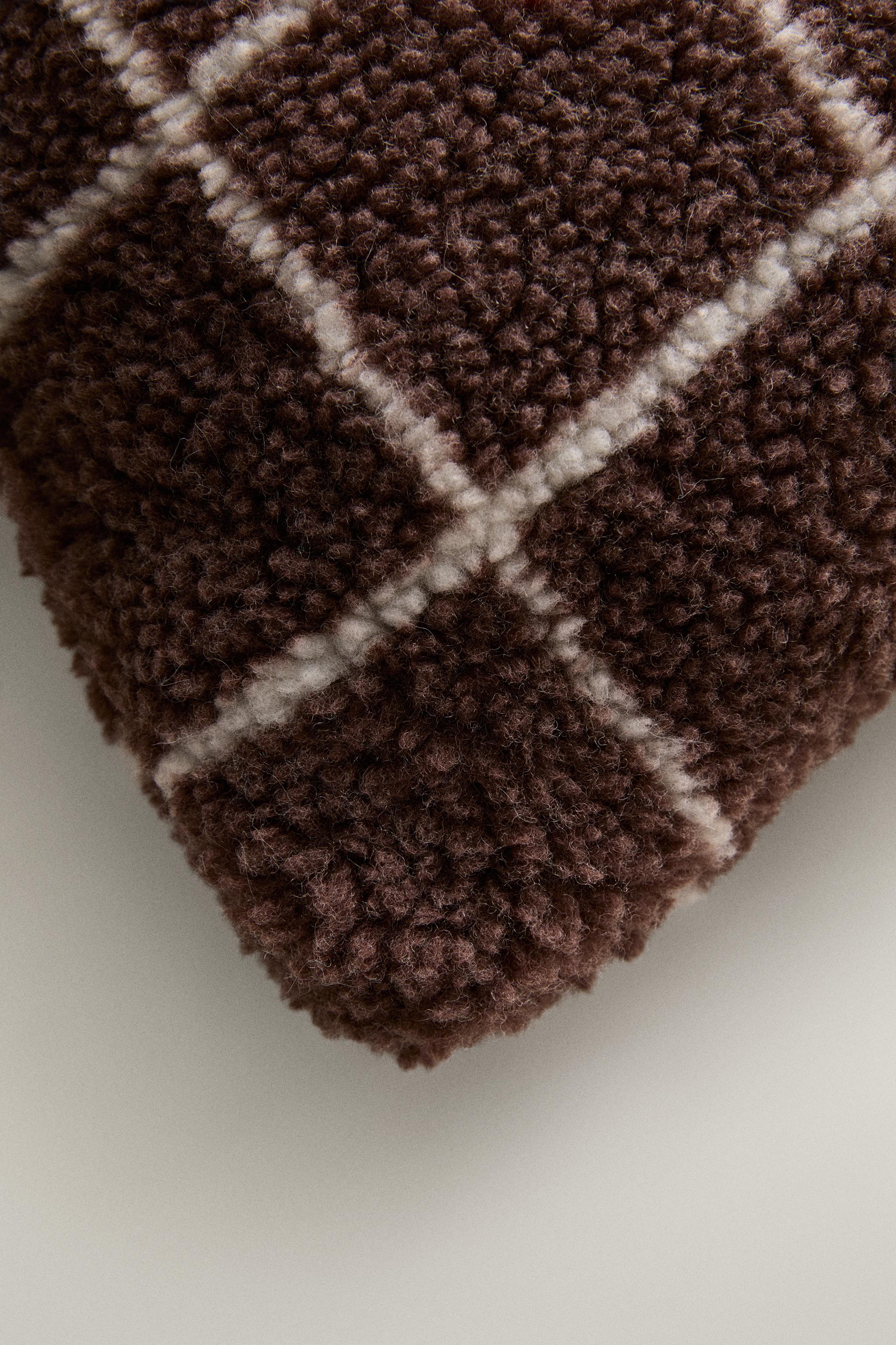 CHILDREN'S FAUX SHEARLING CUSHION WITH Q — Brown