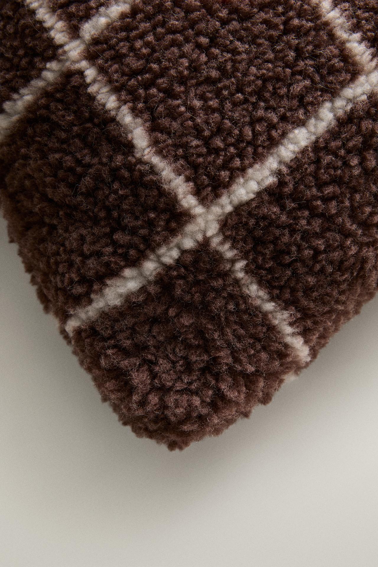CHILDREN'S FAUX SHEARLING CUSHION WITH Q — Brown