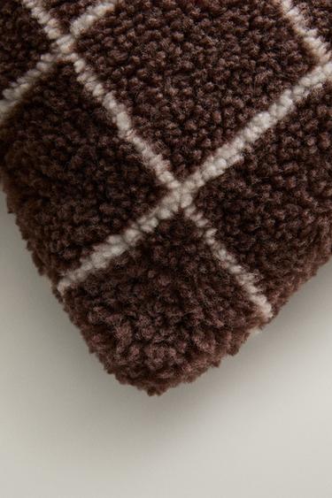CHILDREN'S FAUX SHEARLING CUSHION WITH Q — Brown 2
