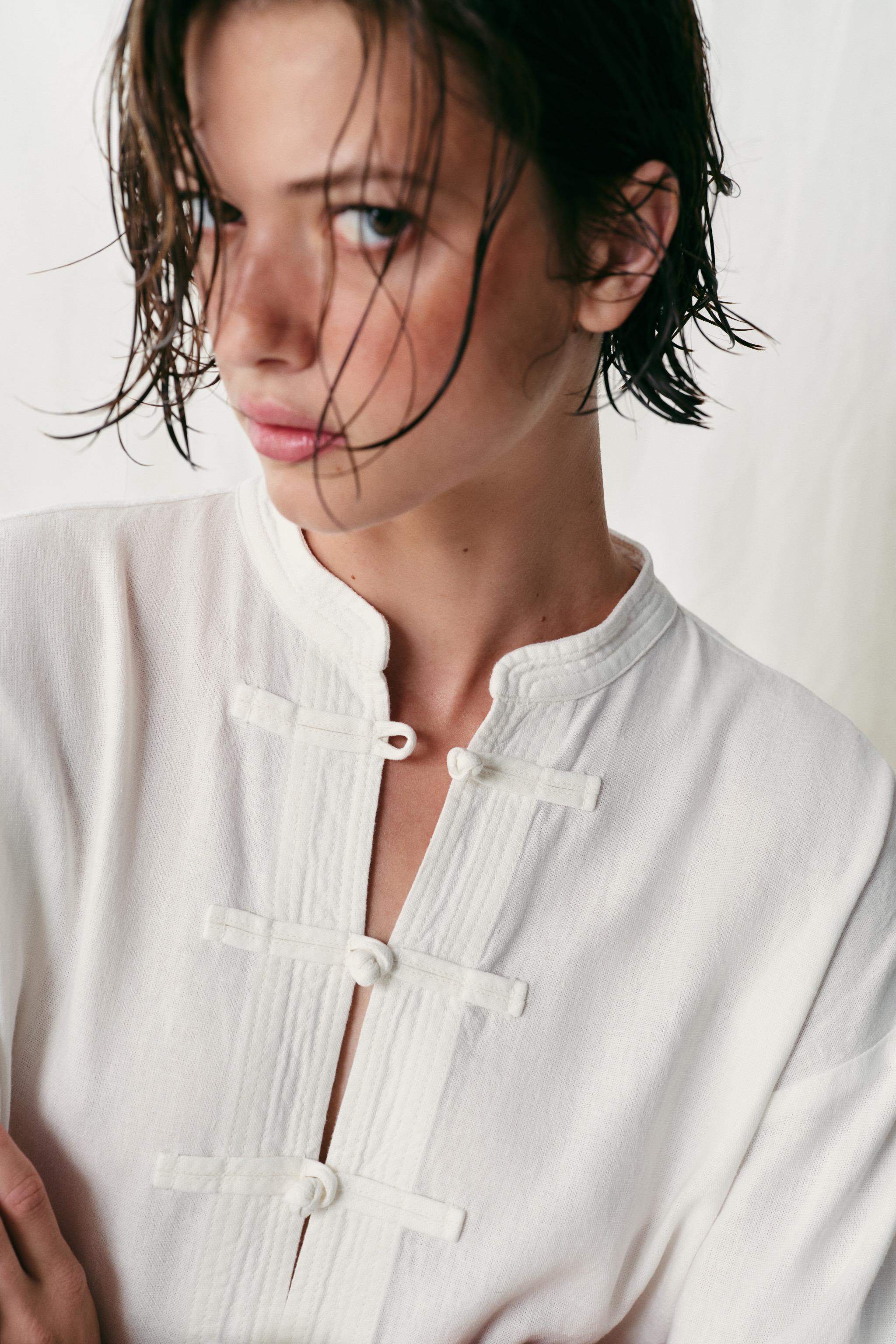Женские рубашки Zara LINEN OVERSIZED SHIRT WITH FROG FASTENING — фото 6