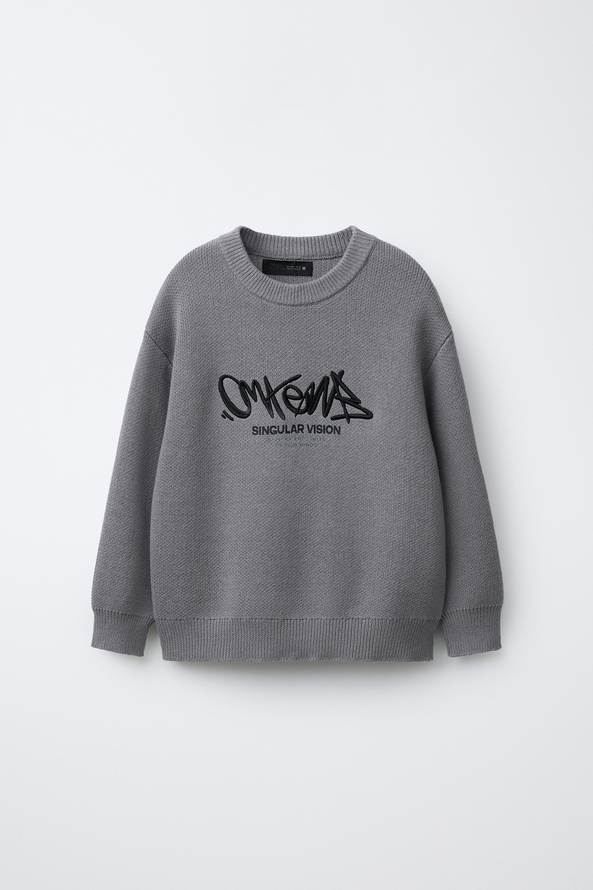 PULL EN MAILLE AVEC GRAFFITI BRODÉ