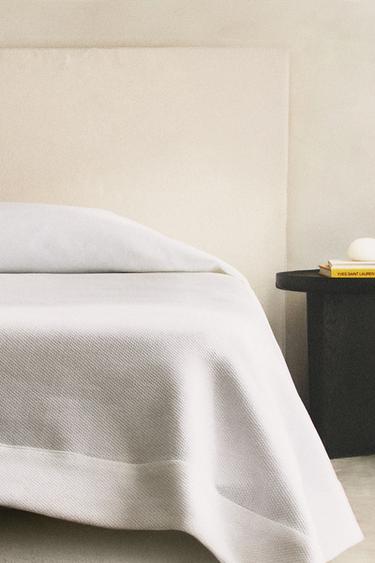 CHECKED BEDSPREAD WITH BORDER - White by Zara