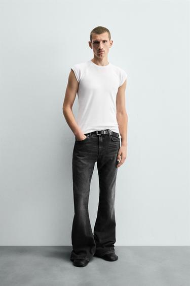 JEANS FLARE FIT - Carbón de Zara