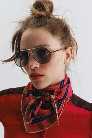 منديل فيسكوز 100% مطبع مخطط قابل للارتداء على الوجهين - عقيقي الخاص بـ Zara
