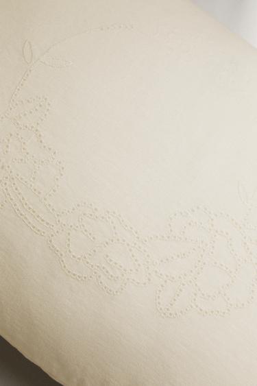 TAIE D’OREILLER BRODÉE PERCALE DE COTON (200 FILS) - Écru de Zara - Image 4