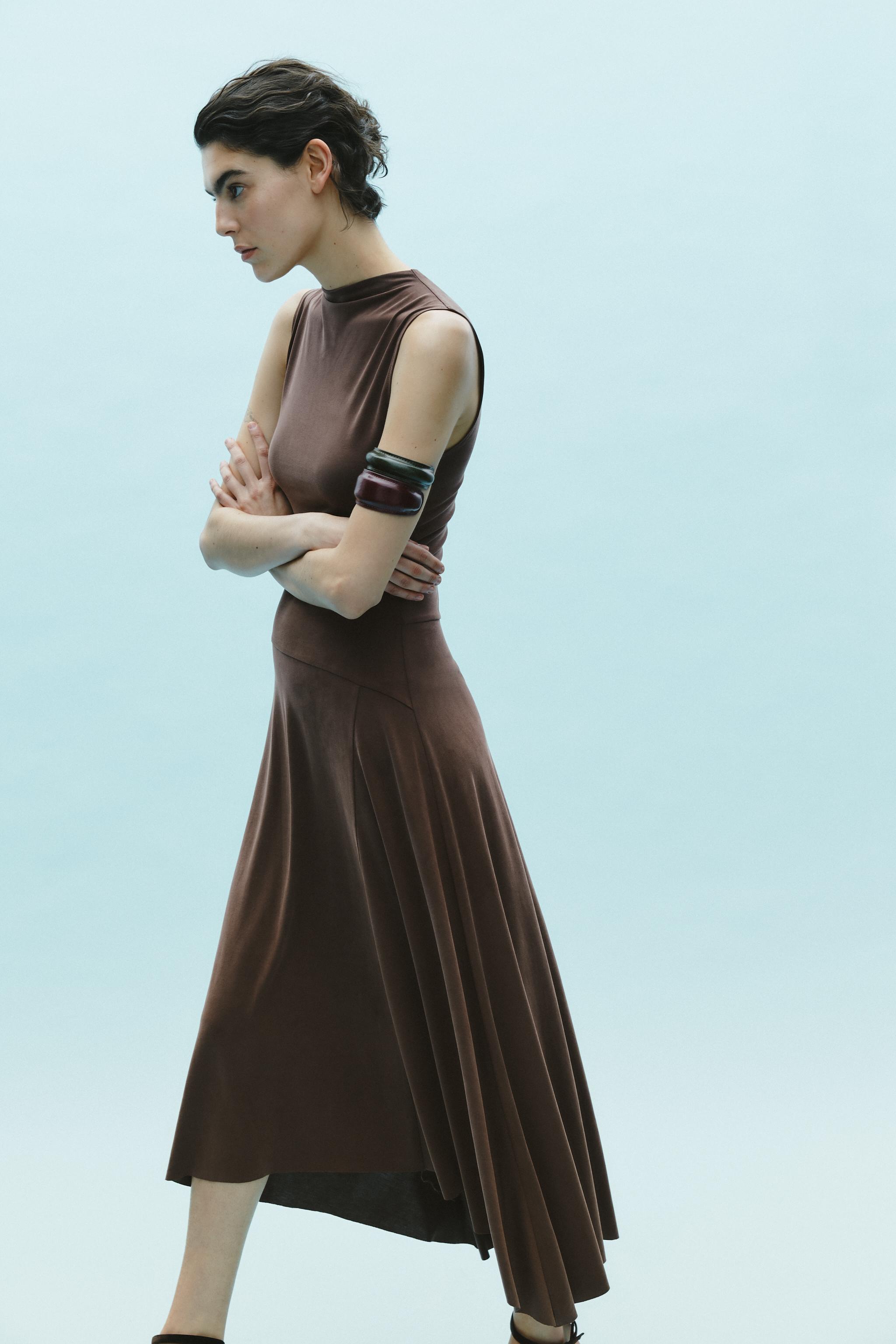 ZARA 流れるような生地のミディ丈ワンピース 5063/314 ZARA 流れるような生地のミディ丈ワンピース 5063/314 (ZARA
