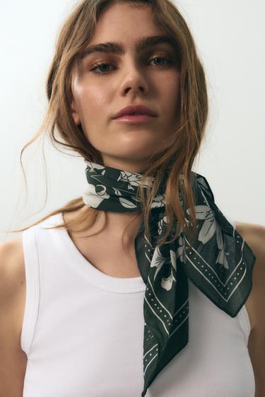 PRINTED COTTON SCARF - GREEN by Zara