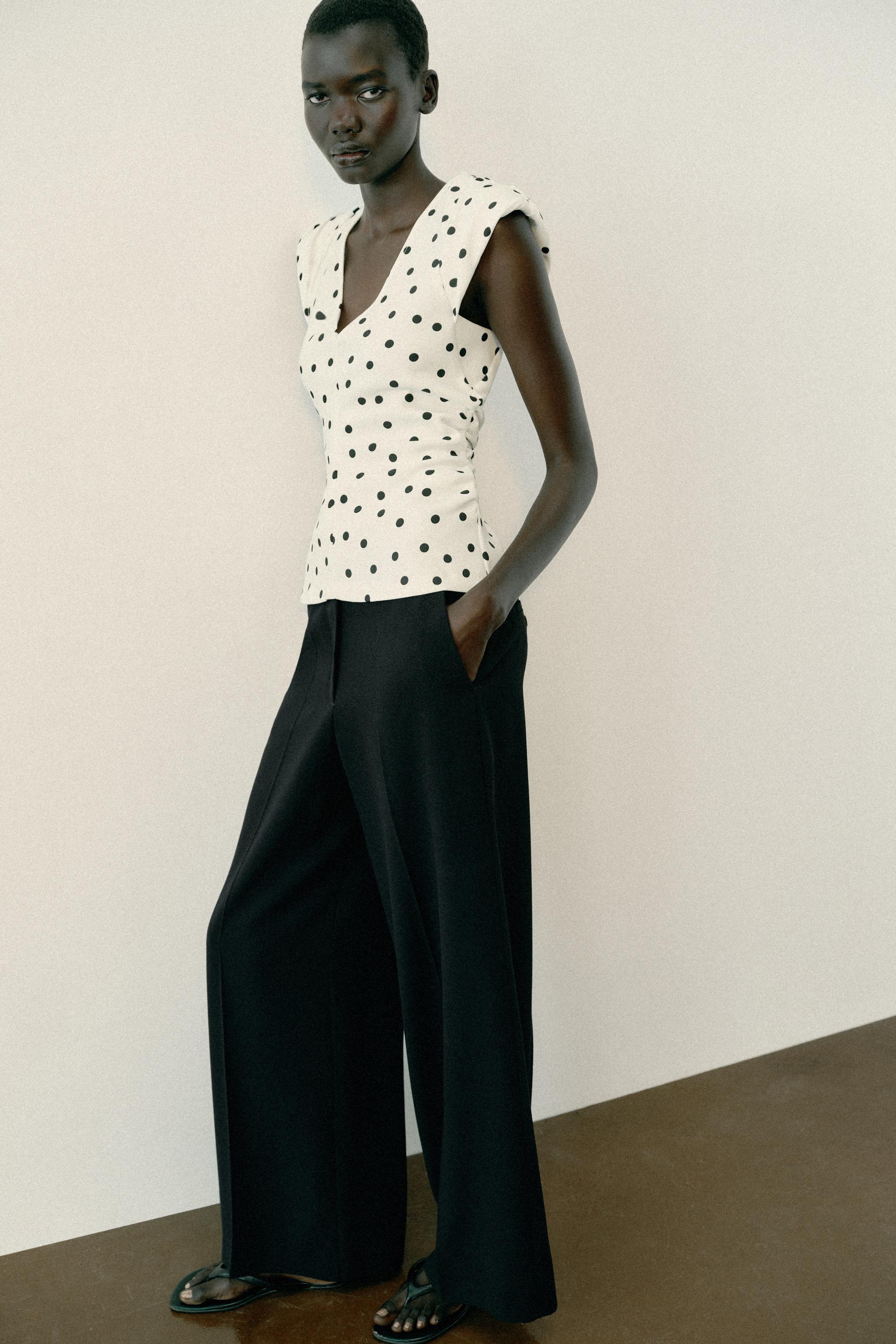 POLKA DOT SHOULDER PAD TOP
