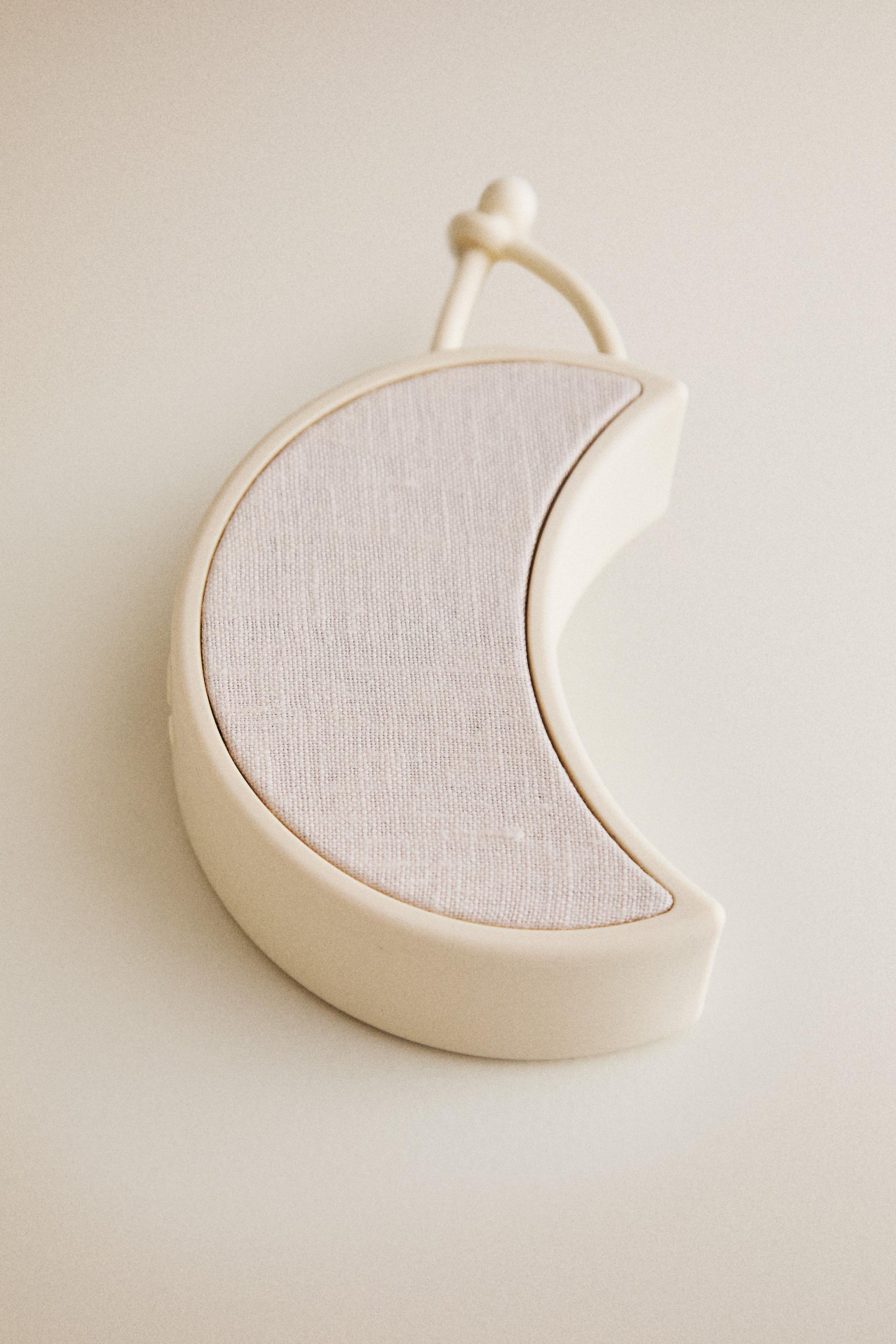 WHITE NOISE SPEAKER AND MOON NIGHT LIGHT — Cream