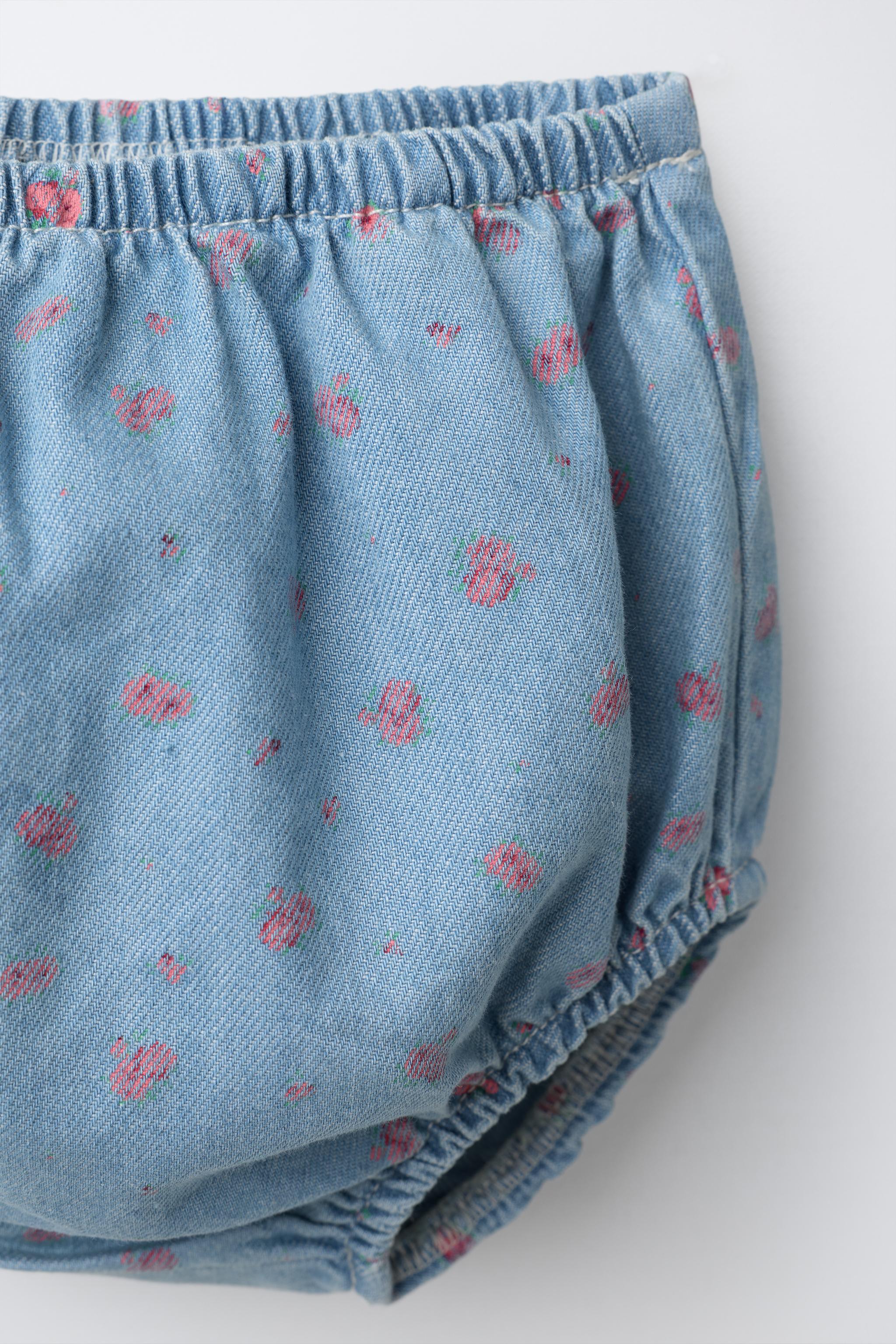 Детские платья Zara DENIM PATCHWORK FLORAL PINAFORE AND BLOOMERS — фото 5