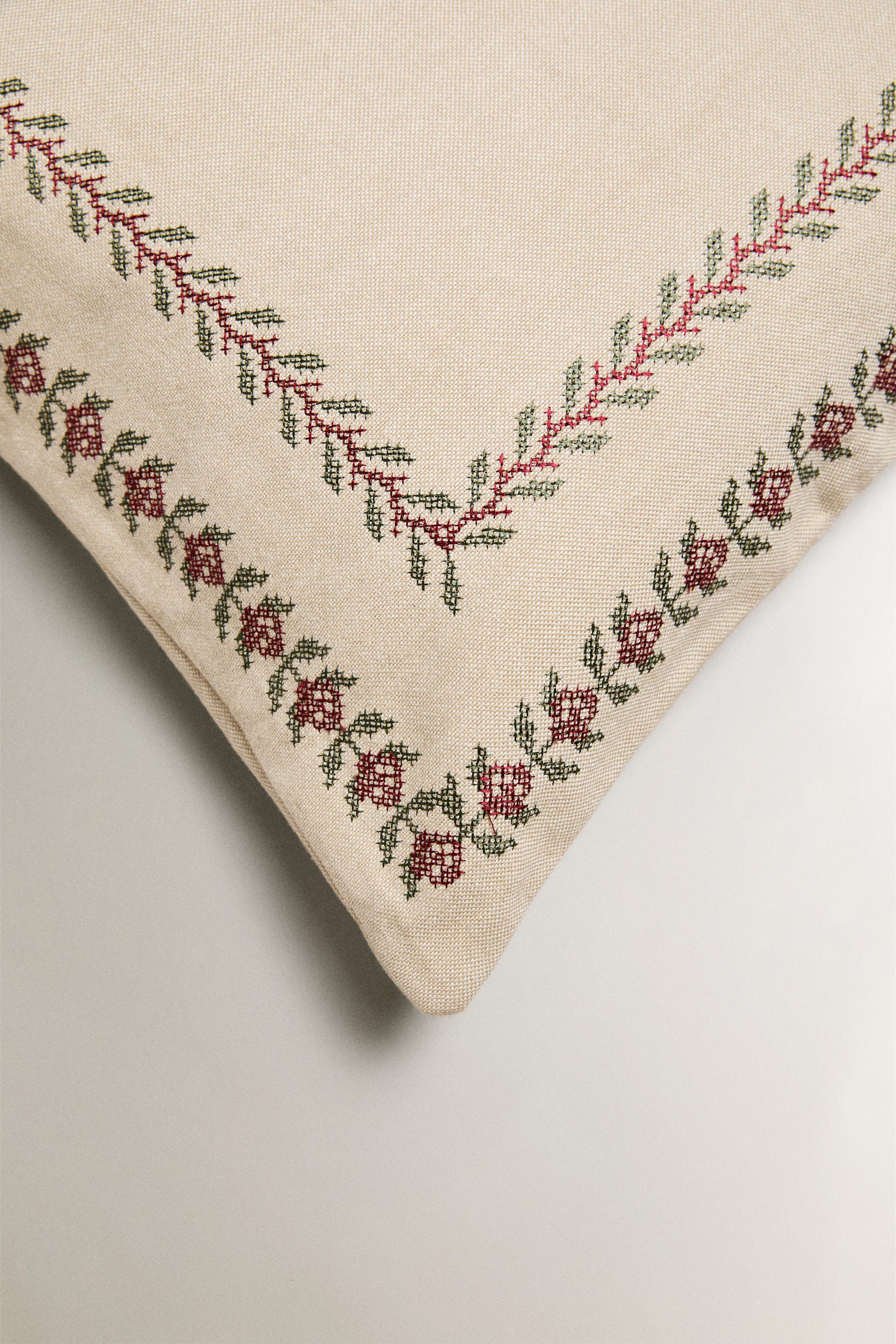 CHRISTMAS THROW PILLOW COVER WITH LEAF BORDER