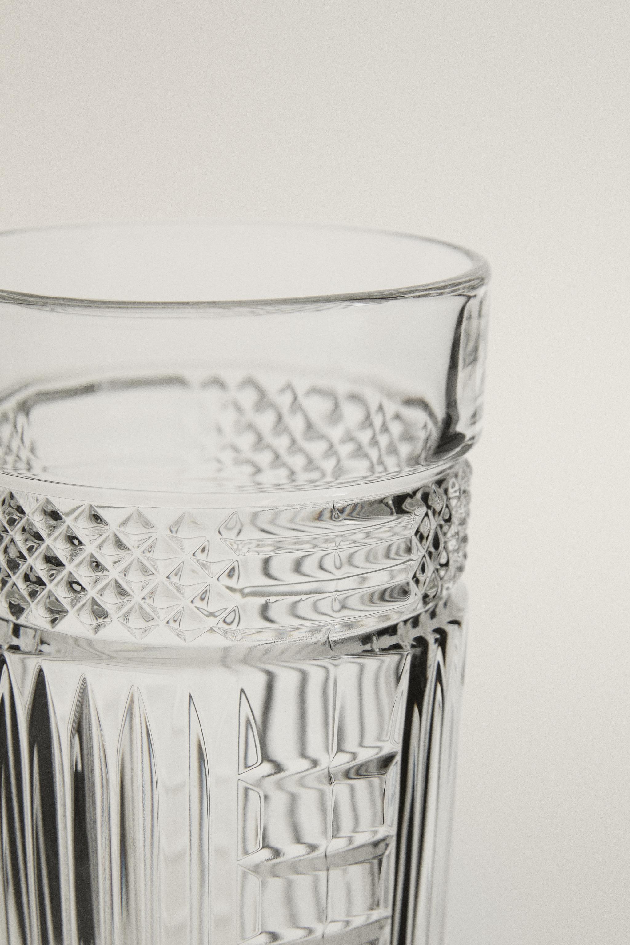 GLASS SOFT DRINK TUMBLER WITH RAISED DESIGN