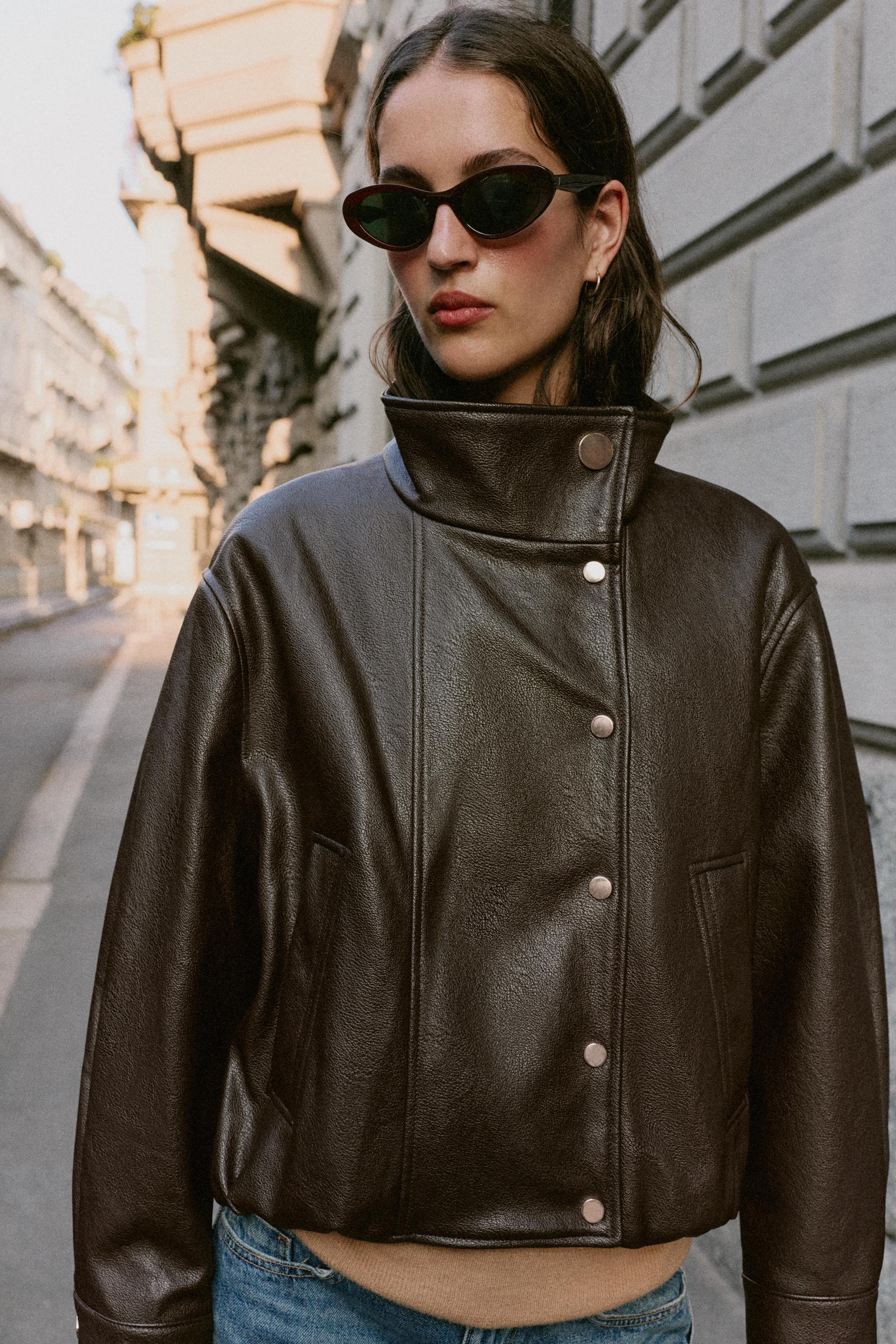 BLOUSON BOMBER MATIÈRE SYNTHÉTIQUE COL MONTANT