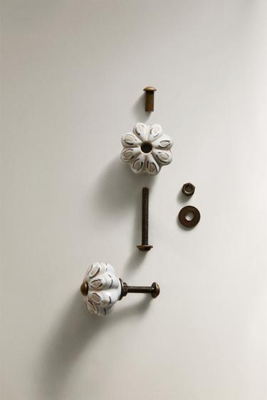 LOT DE BOUTONS MEUBLE CÉRAMIQUE FLEUR (LOT DE 2) - Doré de Zara - Image 2