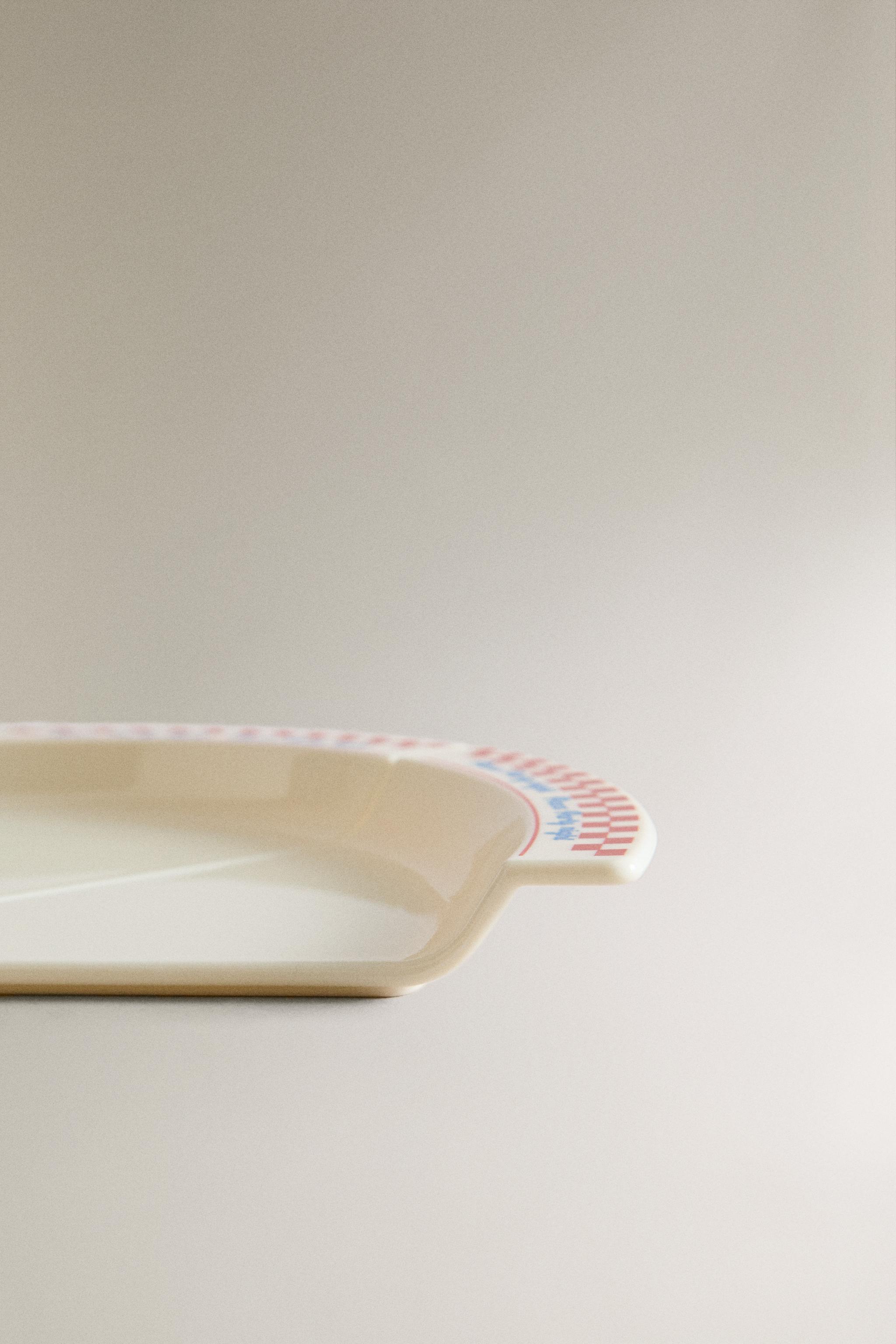 SET OF CHILDREN'S PIZZA SLICE PLATES (SET OF 4